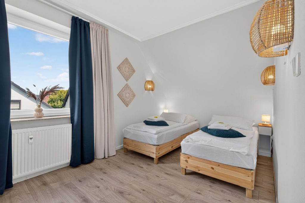 Schlafzimmer mit zwei Einzelbetten in einer Wohnung in Kaarst