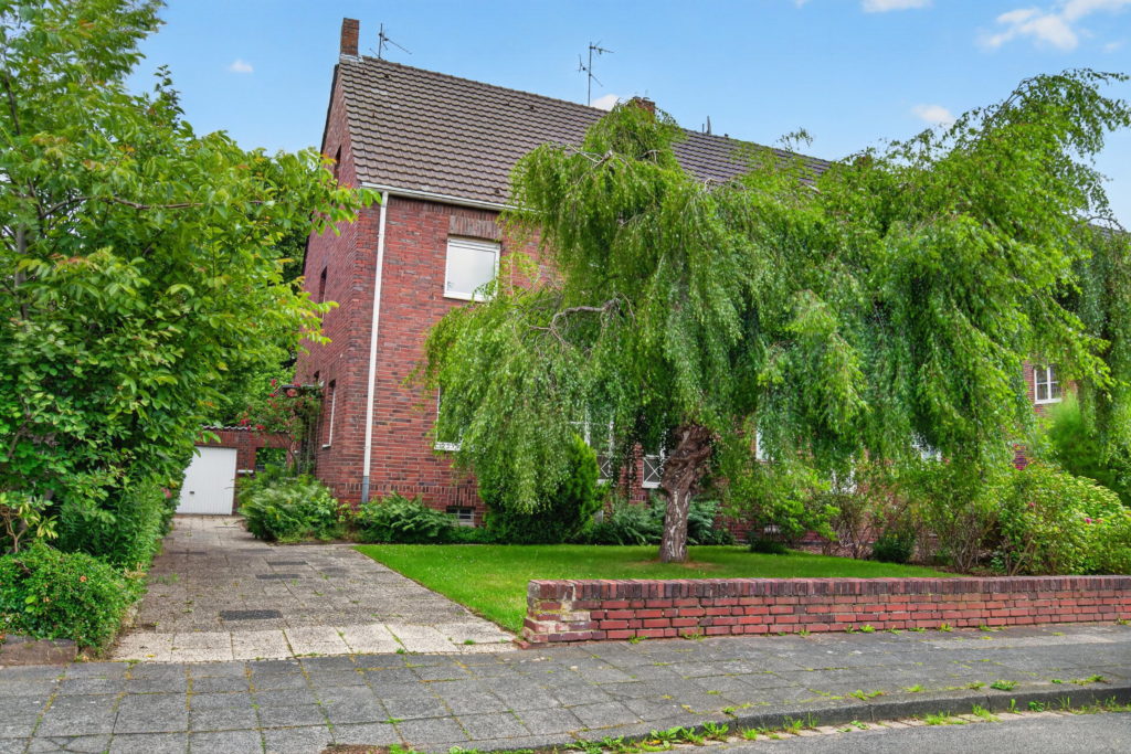 Außenansicht eines Backsteinhauses in Krefeld